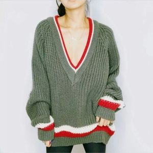 Vintage - Gray V Neck Varsity Chunky Knit Sweater